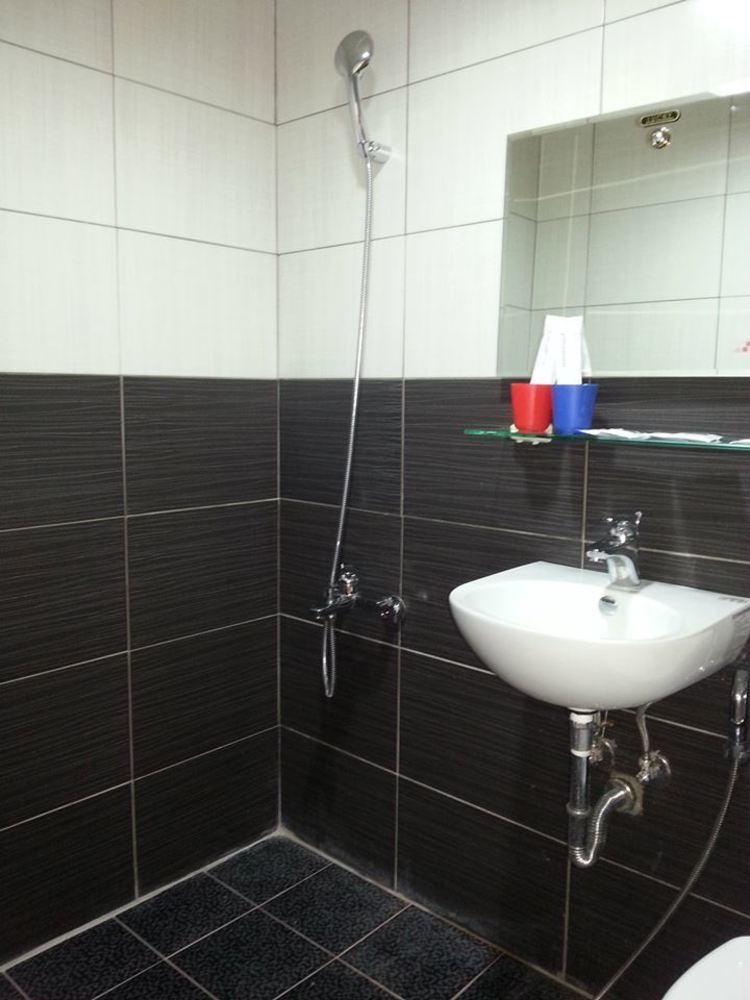 Fundi Hotel Тайнан Екстериор снимка